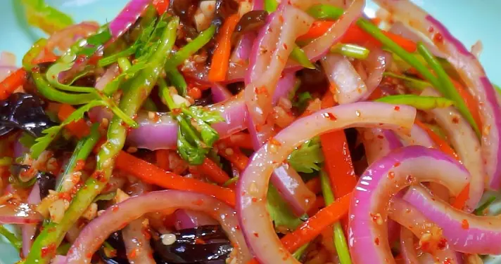 洋葱是直肠癌“助攻”？医生劝诫：远离肠癌折磨，立刻停吃4种菜