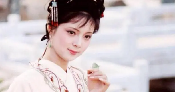 《红楼梦》｜看清螃蟹宴的本质，才懂薛宝钗的为人