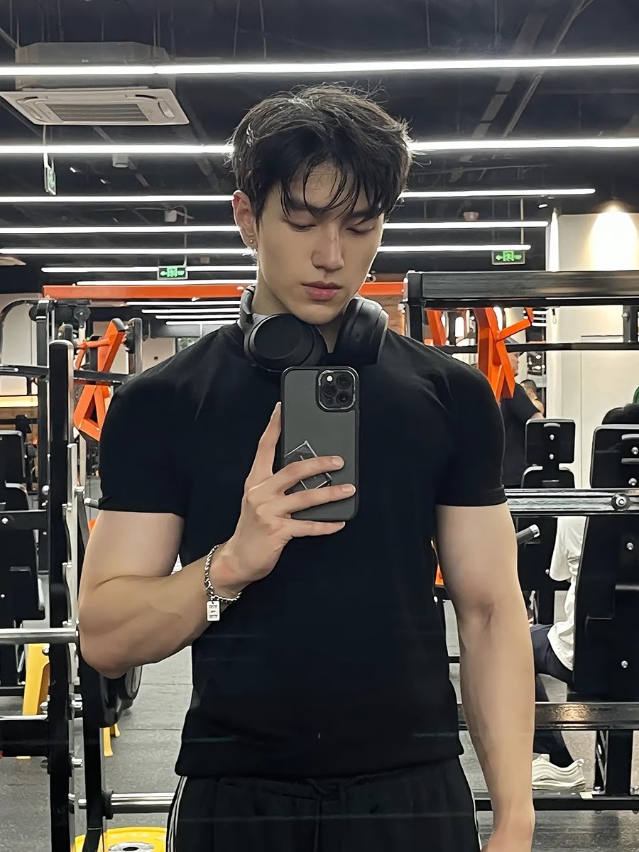 黑色重磅健身短袖男夏季美式小领口索罗娜t