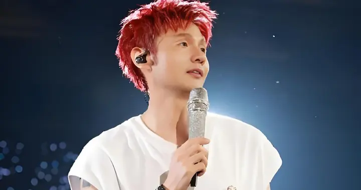李荣浩的演唱会上，再次上演“粉丝举牌要钱”的戏码