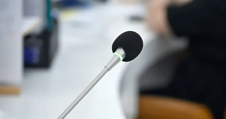 别再让人工客服跟用户“躲猫猫”了