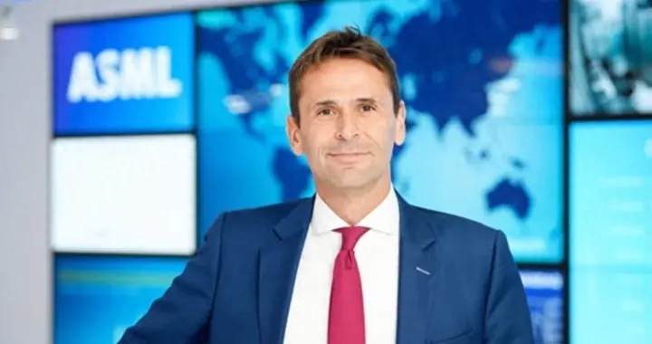 巨亏850亿，日本光刻机巨头崩了！从巅峰到陨落只用了二十年