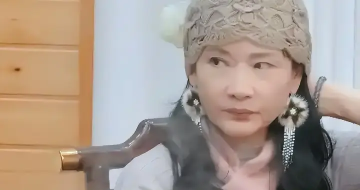 与何赛飞比起来，刘嘉玲还是太嫩了，对王家卫的评价高下立判