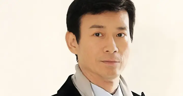 郑少秋33岁小女儿近照曝光，长相和气质神似郑少秋，醉心学术研究