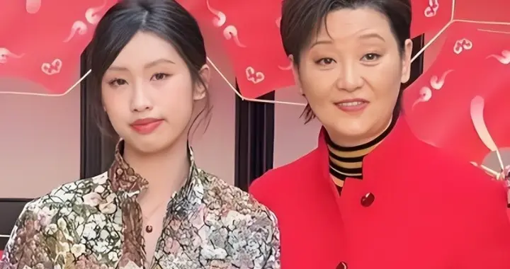 冯小刚养女徐朵：在北京住500平豪宅，一双拖鞋999，还给徐帆甩脸