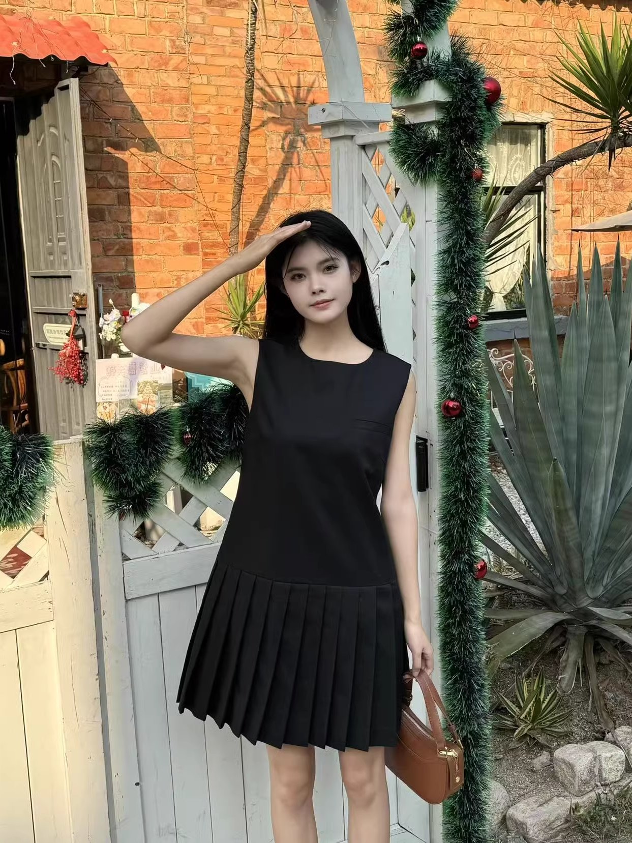 茶愫圆领无袖连衣裙女百褶背心裙