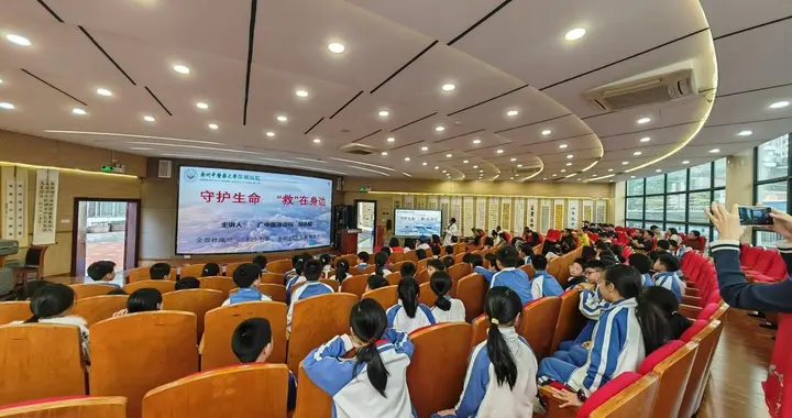 急救知识进校园!金碧社区健康服务站开展应急救护培训