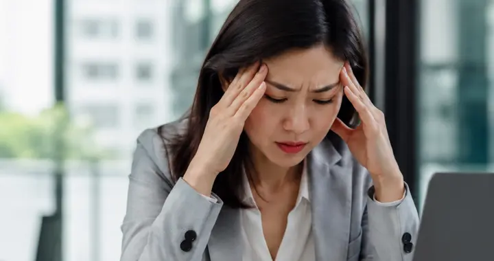焦虑症根本不是想开点就好，暗藏3大隐患，别硬扛早留意
