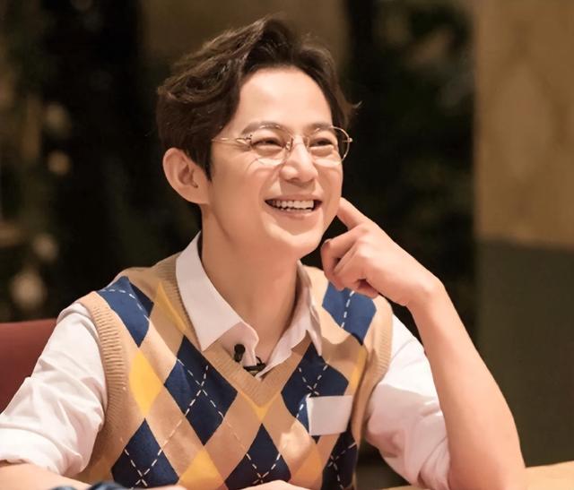 无妻无子，半退休状态，当了一辈子的“老好人”，何炅后悔了吗？