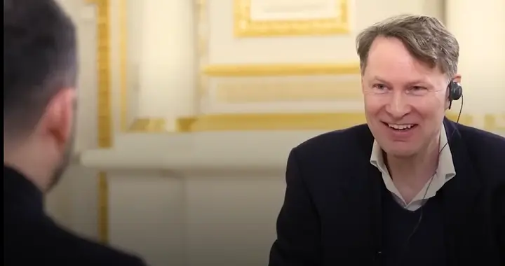 泽连斯基：全世界都怕特朗普，但我不怕。这是准备单顶俄罗斯？