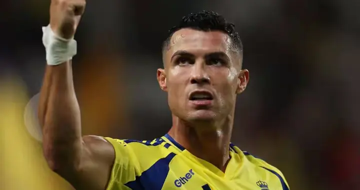 40岁C罗，凌晨2点的训练场，藏着足坛传奇最动人的真相