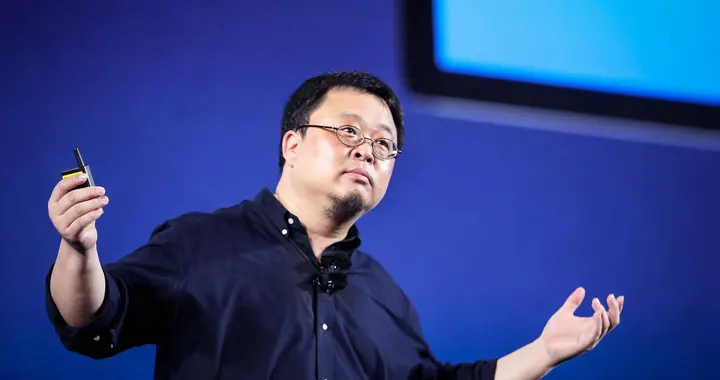 罗永浩怒怼算命大V！称没了胆也不惯着，网友：踢到钢板了