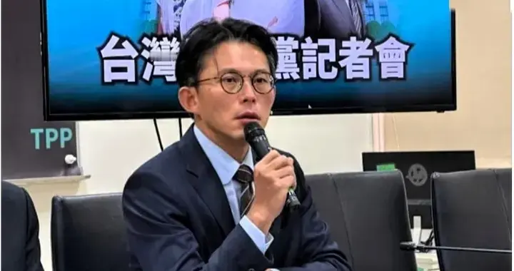 黄国昌闪电访美，冀出“四重″组合拳。智商爆表？