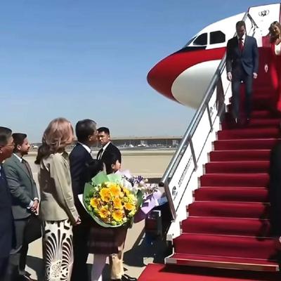 心向阳光繁华似锦：西班牙首相桑切斯携夫人