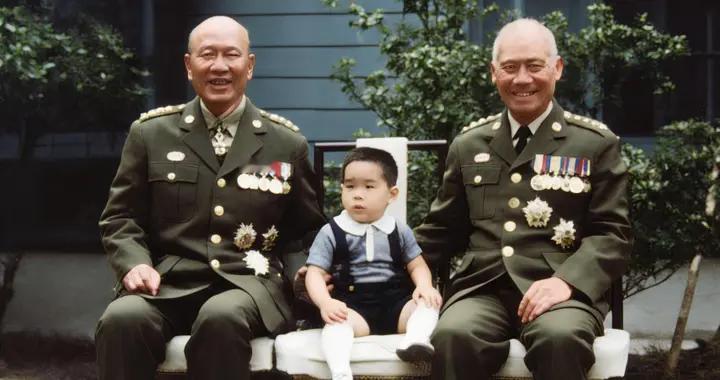 60年代，白崇禧和顾祝同相聚，和小孙子白法圣，一张罕见的合影