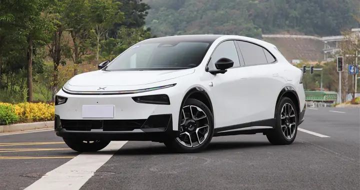 增程版纯电续航430km，小鹏新年双车齐发！吹响车市军备竞赛号角