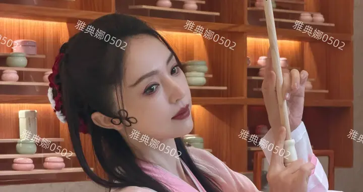 董璇自从二婚后状态肉眼可见的回春了，白蛇造型妩媚不输王祖贤!