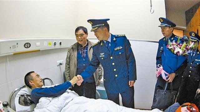 白虎简科：1988年，一名飞行员坠入深山