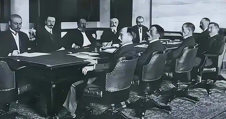 日俄战争后，日本要求6倍于甲午战争的赔款，但沙俄一分钱都不赔