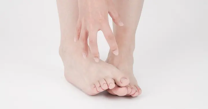 女人长不长寿，低头看脚就知晓，脚上有这些特征，寿命短不了！