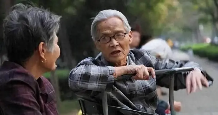 60岁的老人要做好准备，从明年开始，老人或将面临3大现实问题