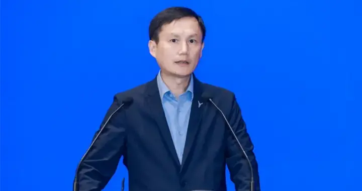 岚图汽车CEO蒋焘：拥抱AI，深耕用户价值，重塑汽车消费新生态