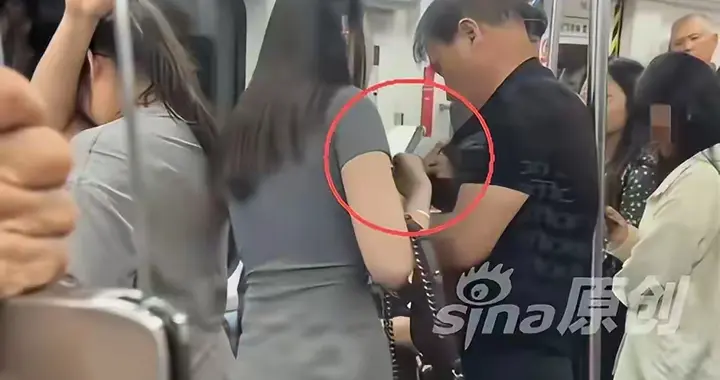 这一巴掌，直接把全网打炸了。