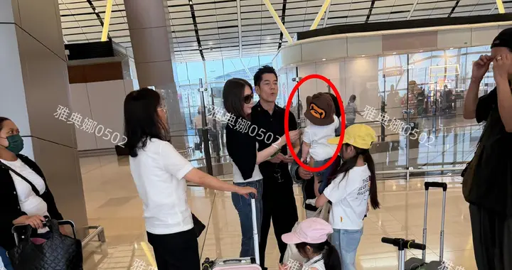 机场偶遇郭富城，全家九口人出发去旅行8个月大的小女儿也带上了