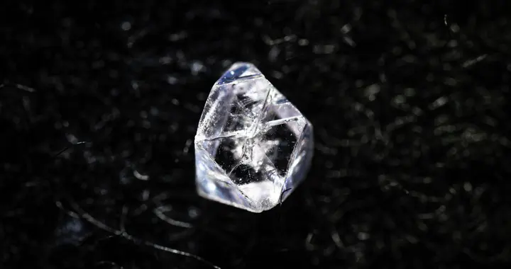 钙钛矿晶体颠覆量子认知：廉价“烹饪”法造出可用量子比特