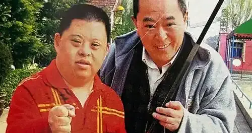 王铁成：一生只演周总理，儿子先天痴呆，却把儿子养成了特奥冠军