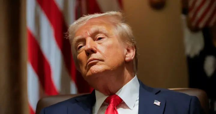 特朗普为啥突然怂了？