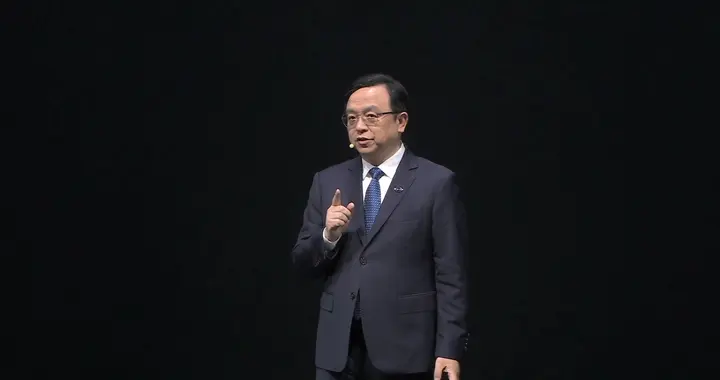 比亚迪真“闪建”！十八线小县城也有闪充站了，实测体验太爽了