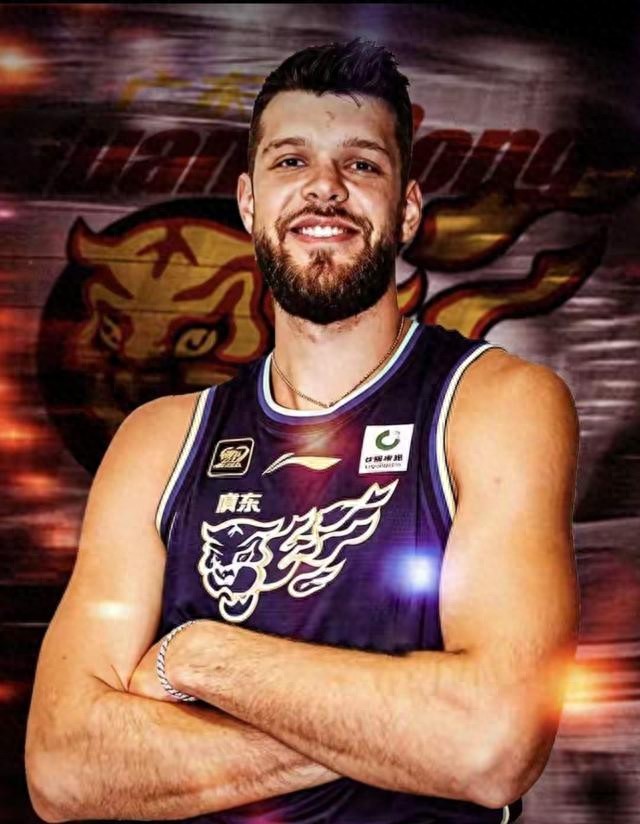 广东男篮0-1被逼入悬崖！想逆转翻盘，必须重用3人、果断放弃3人