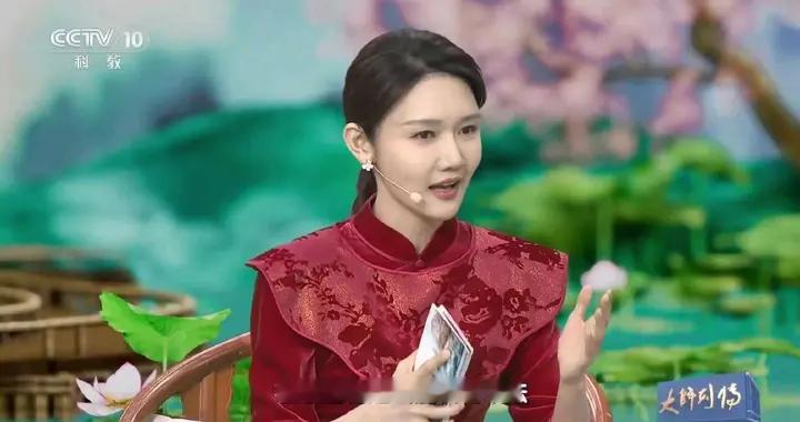 "央视穷鬼、挤走董卿、靠家世上位"？龙洋身上的标签哪个是真的？