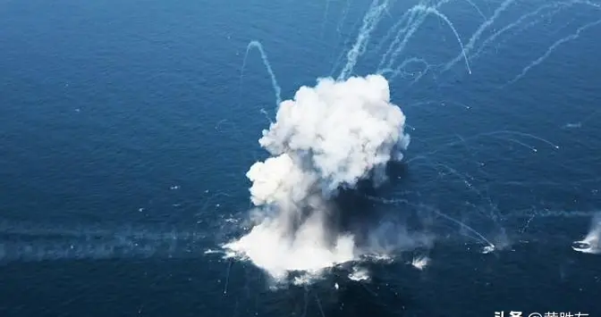 死亡海峡！霍尔木兹海峡油轮与港口起火 产油国紧急转运石油行动