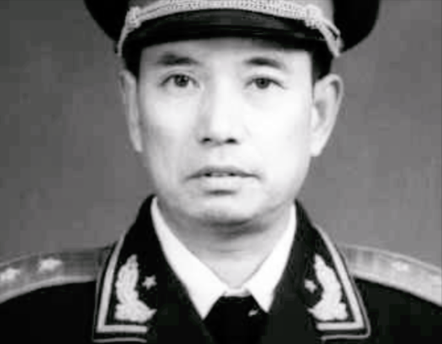吴克华提团长就是不上任，朱老总口头警告，他怒道：不当卒子团长
