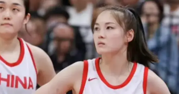张曼曼的“稳”，是中国女篮一号位最低消费的标价