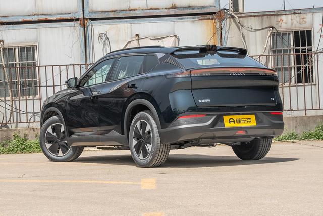 这款混动SUV，一口价8.99万起，马赫电混，轴距2775mm，适合家用