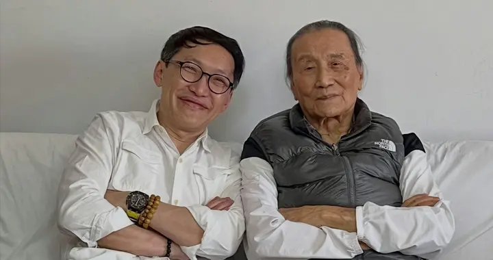 谢贤晚年居家照曝光，不戴墨镜样子和蔼慈祥，亲友轮流来豪宅探望