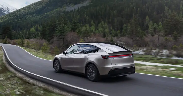 特斯拉Robotaxi空车路测，即将完成无人驾驶商业化革命关键一跃