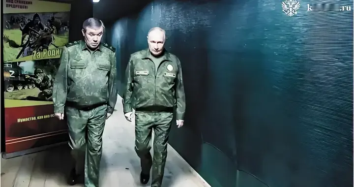 普京一身戎装现身前线，特朗普强推28条，一文一武要泽连斯基认输