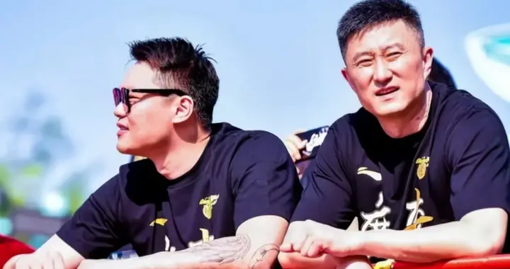 答案揭秘，广东宏远创始人张永军道出朱芳雨杜峰离开广东的原因。