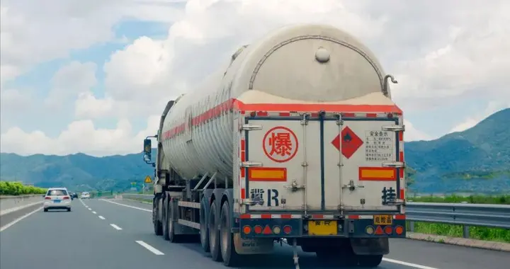检测报告造假，危货车“裸奔”上路！是谁在背后大开方便之门？