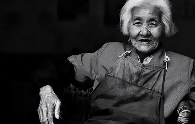 沈阳91岁老太太病逝，临终遗言：我就是国民党一直在找的军火大盗