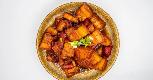 夏日里少吃肥肉有益健康