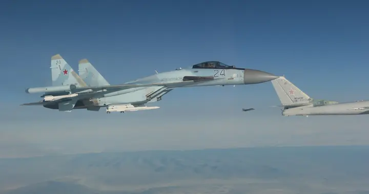 美军咄咄逼人，动用核轰闯岛链，俄出其不意，在美国家门口露獠牙