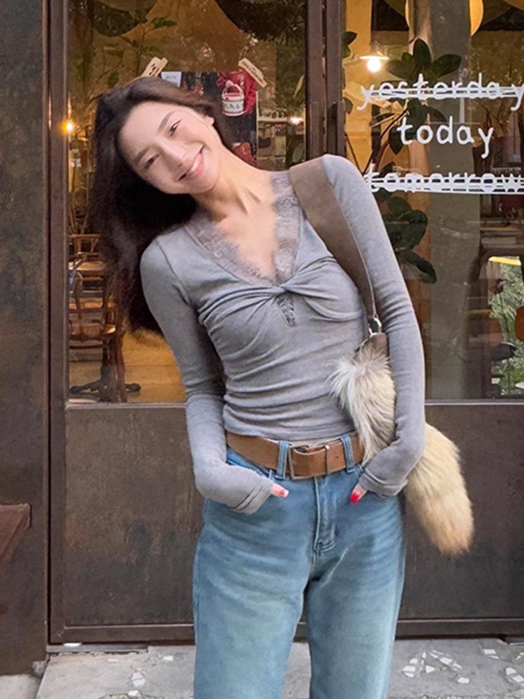 法式灰色扭结蕾丝拼接v领针织衫上衣女早春