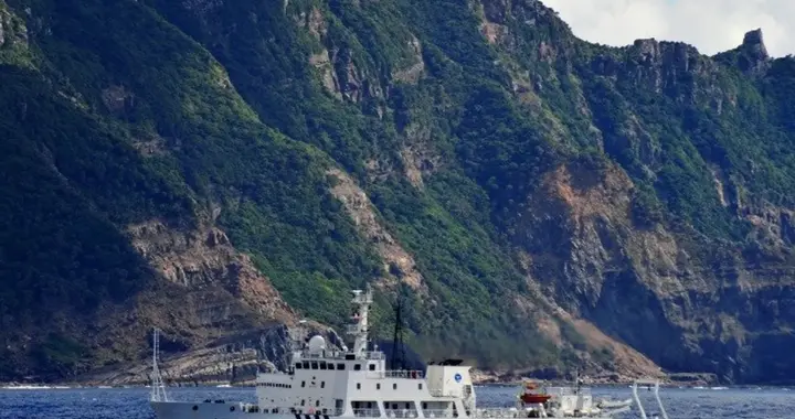 日船刚闯钓鱼岛，俄军就逼近日本！高市没想到，普京对华这么仗义