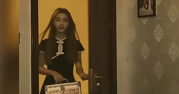 女子遭男技师脱光衣服后续：本人很漂亮 技师被开除但老板拒赔偿！