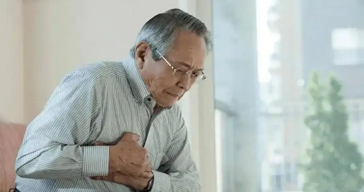 医生提醒：早期心梗不是胸闷，频繁出现这 4 个症状，务必警惕